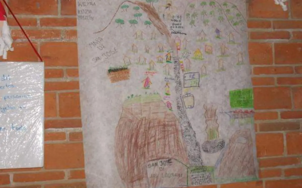 FOTO 1 Mapa de San José de los Laureles, realizado por tres niñas. Kitzia (12 años), Yoselín (10 años) y Keyra (11 años).